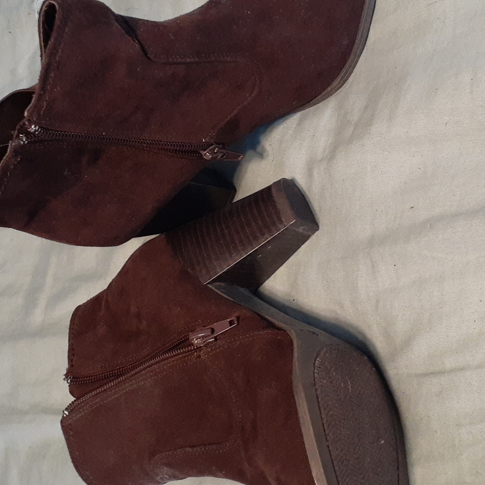 Brown velvet heeled boots, sz 6